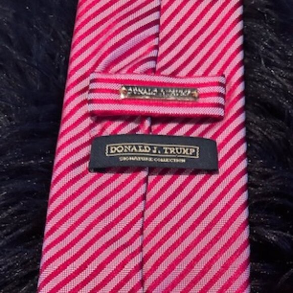 Donald Trump Silk Tie - Picture 2 of 3
